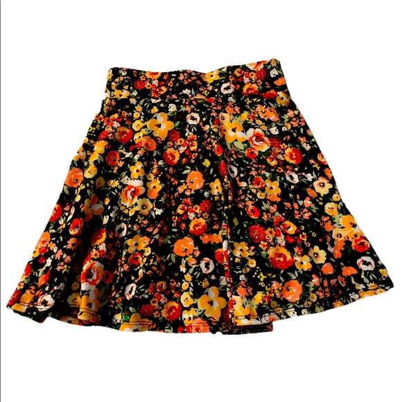 Cute and comfortable flower mini skirt - Picture 1 of 1